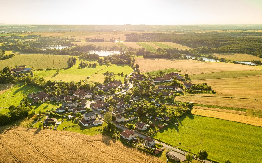 Mezná a rybníky (foto J. Žirovnický)